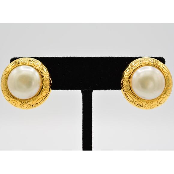 Liz Claiborne Vintage Clip On Earrings White Pearl Round Gold Signed 1980s BinAG - Picture 1 of 12